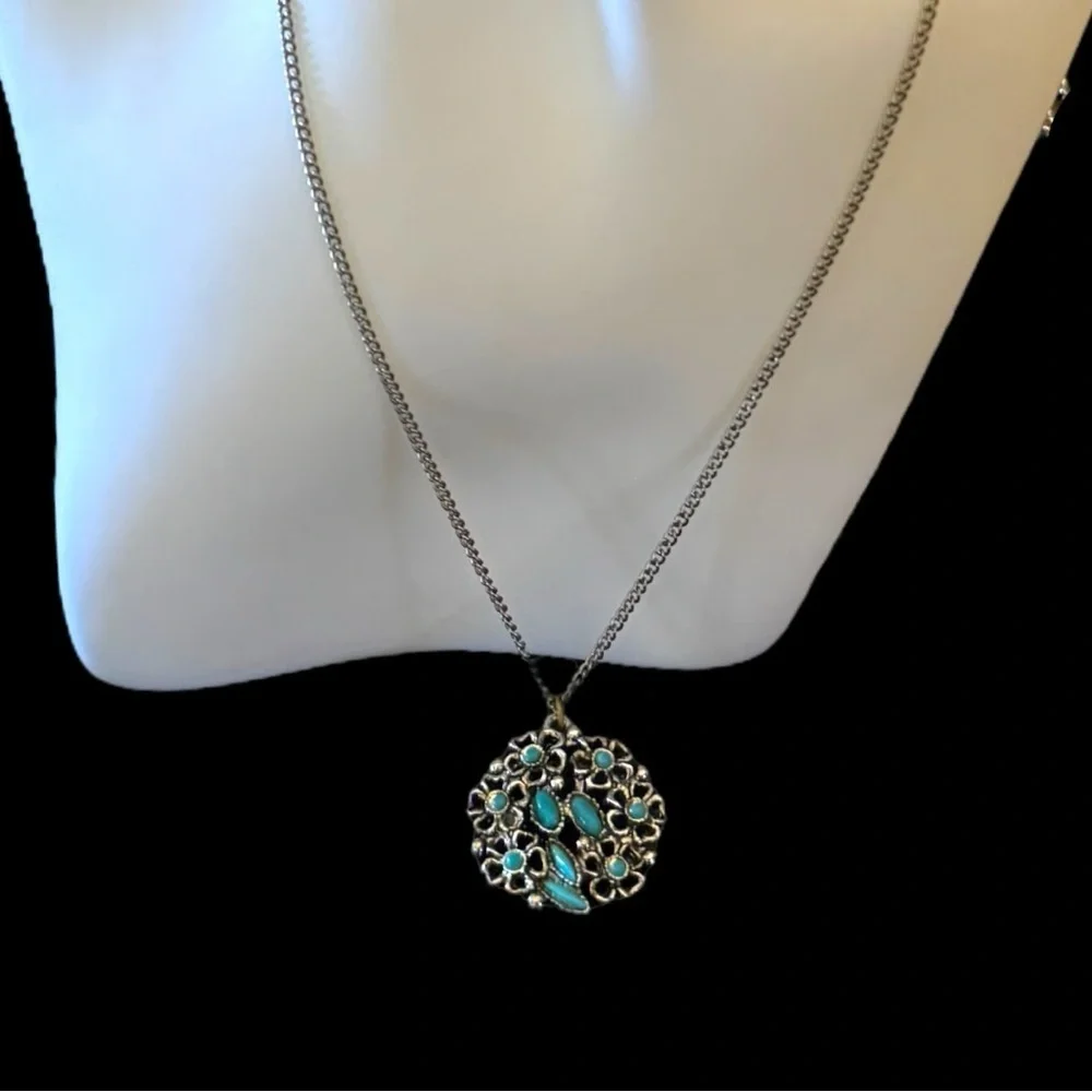 Elegant Silver and turquoise Floral‎ Pendant Necklace